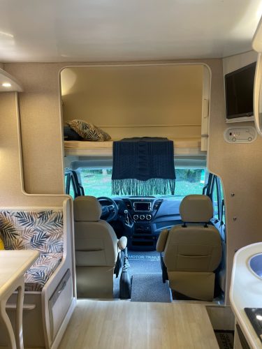 Motorhome Elite Motor Trailer MTB 760 para até 6 pessoas, disponível para aluguel em Curitiba Pura Vida Motorhomes (20)
