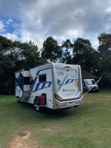 Motorhome Elite Motor Trailer MTB 760 para até 6 pessoas, disponível para aluguel em Curitiba Pura Vida Motorhomes (4)